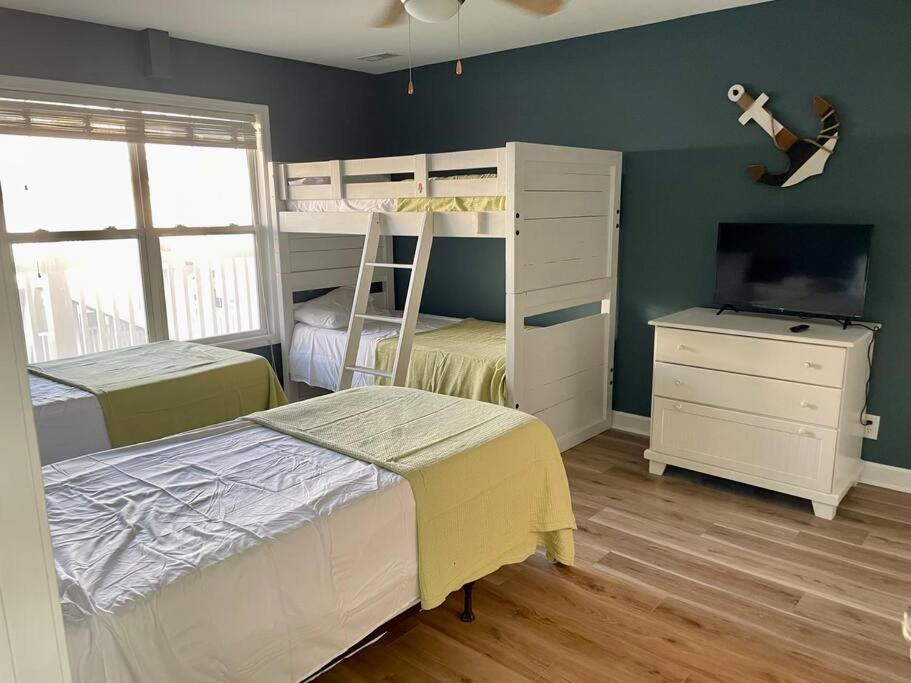 3 Bedroom Condo, Ocean Views & Short Walk To Beach! Oak Island Buitenkant foto