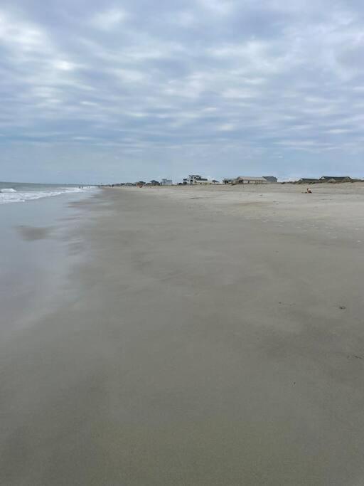 3 Bedroom Condo, Ocean Views & Short Walk To Beach! Oak Island Buitenkant foto