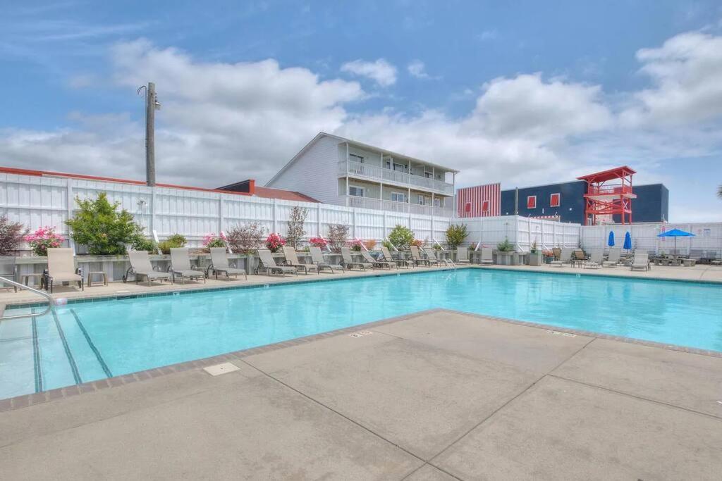 3 Bedroom Condo, Ocean Views & Short Walk To Beach! Oak Island Buitenkant foto